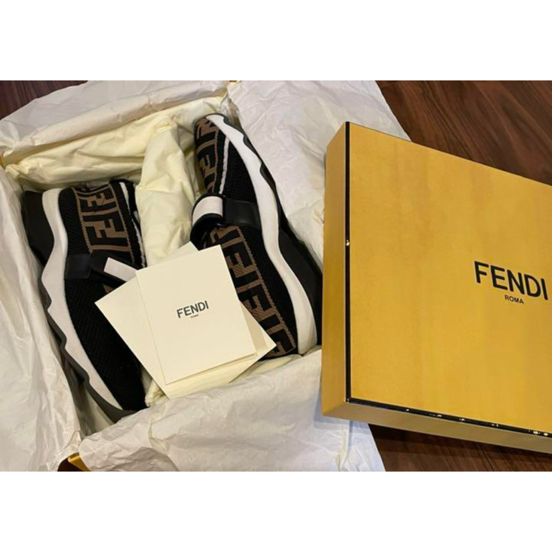 FENDI - FENDI LOVE スニーカー 黒/ベージュの通販 by Mon🌸's FENDI - FENDI LOVE スニーカー 黒/ベージュの通販 by Mon🌸's