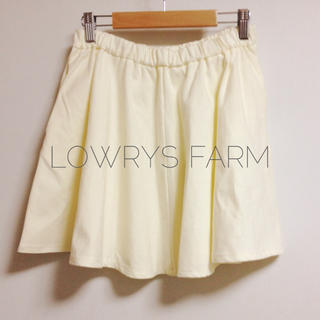 ローリーズファーム(LOWRYS FARM)のホワイトフレアスカート(ひざ丈スカート)