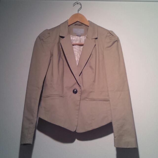 H&M(エイチアンドエム)のベージュジャケット レディースのジャケット/アウター(テーラードジャケット)の商品写真