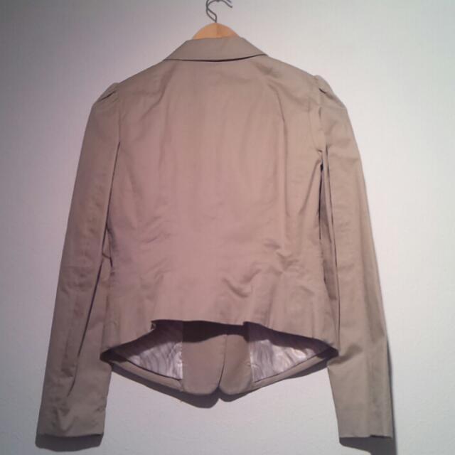 H&M(エイチアンドエム)のベージュジャケット レディースのジャケット/アウター(テーラードジャケット)の商品写真