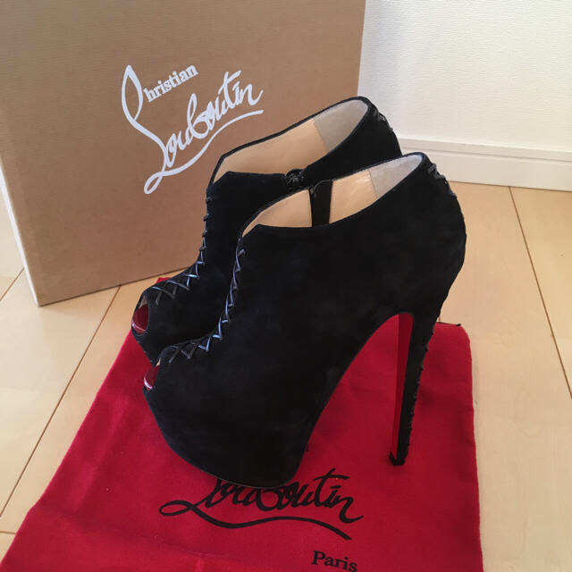 Christian Louboutin(クリスチャンルブタン)の未使用♥️ ルブタン スエードブーティー  レディースの靴/シューズ(ブーティ)の商品写真