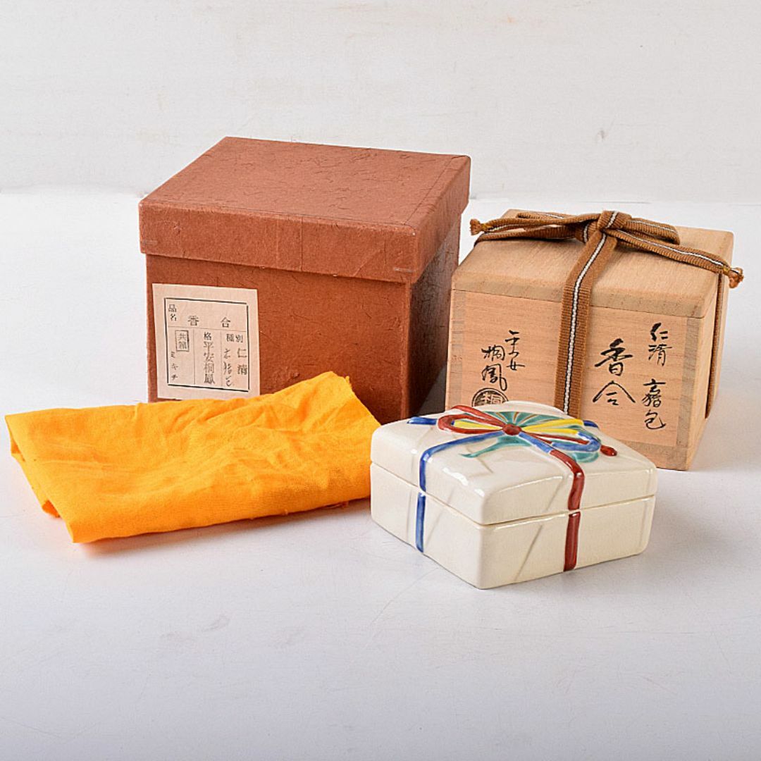 茶道具 京焼 平安桐鳳造 仁清写 玄猪包 香合 共布共箱 茶道具 京焼 平安桐鳳造 仁清写 玄猪包 香合 共布共箱