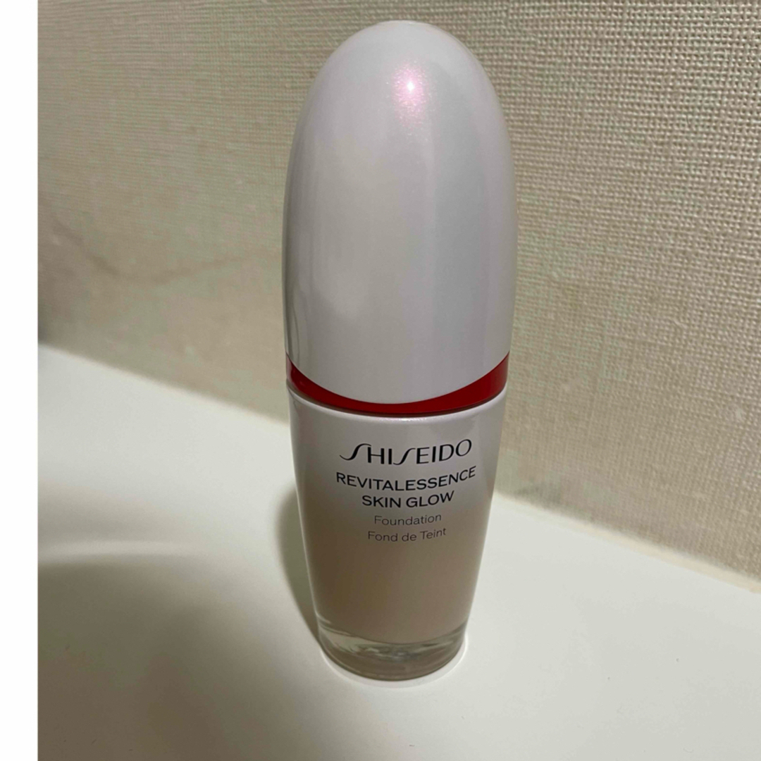 SHISEIDO (資生堂)(シセイドウ)の資生堂 エッセンス スキングロウ ファンデーション 220 Linen コスメ/美容のベースメイク/化粧品(ファンデーション)の商品写真