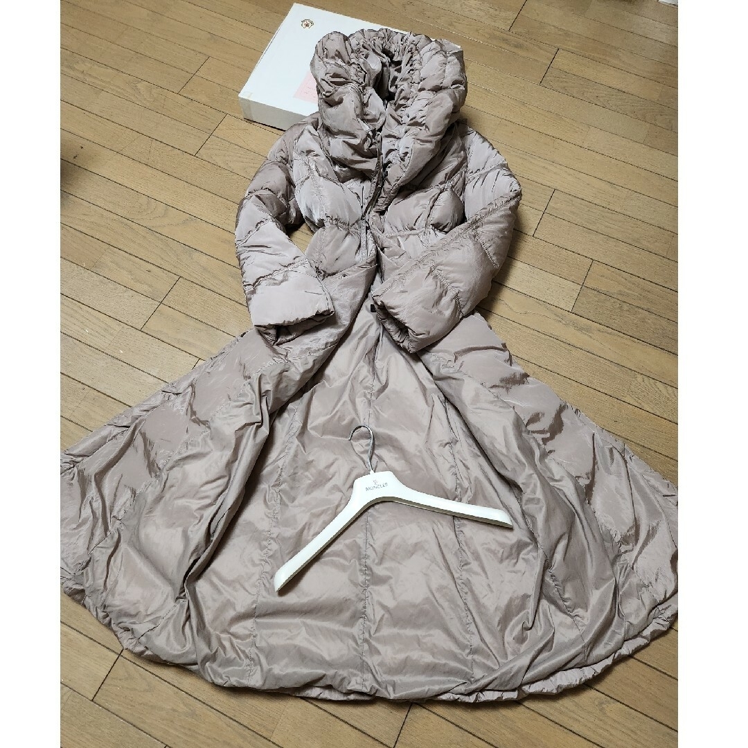 MONCLER - 雑誌掲載◇MONCLERモンクレール◇マドレーヌ 女優襟 MONCLER - 雑誌掲載◇MONCLERモンクレール◇マドレーヌ 女優襟