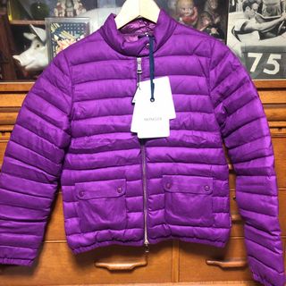 MONCLER(ダウンジャケット ・ パープル/紫色系)のフリマ MONCLER(ダウンジャケット ・ パープル/紫色系)のフリマ