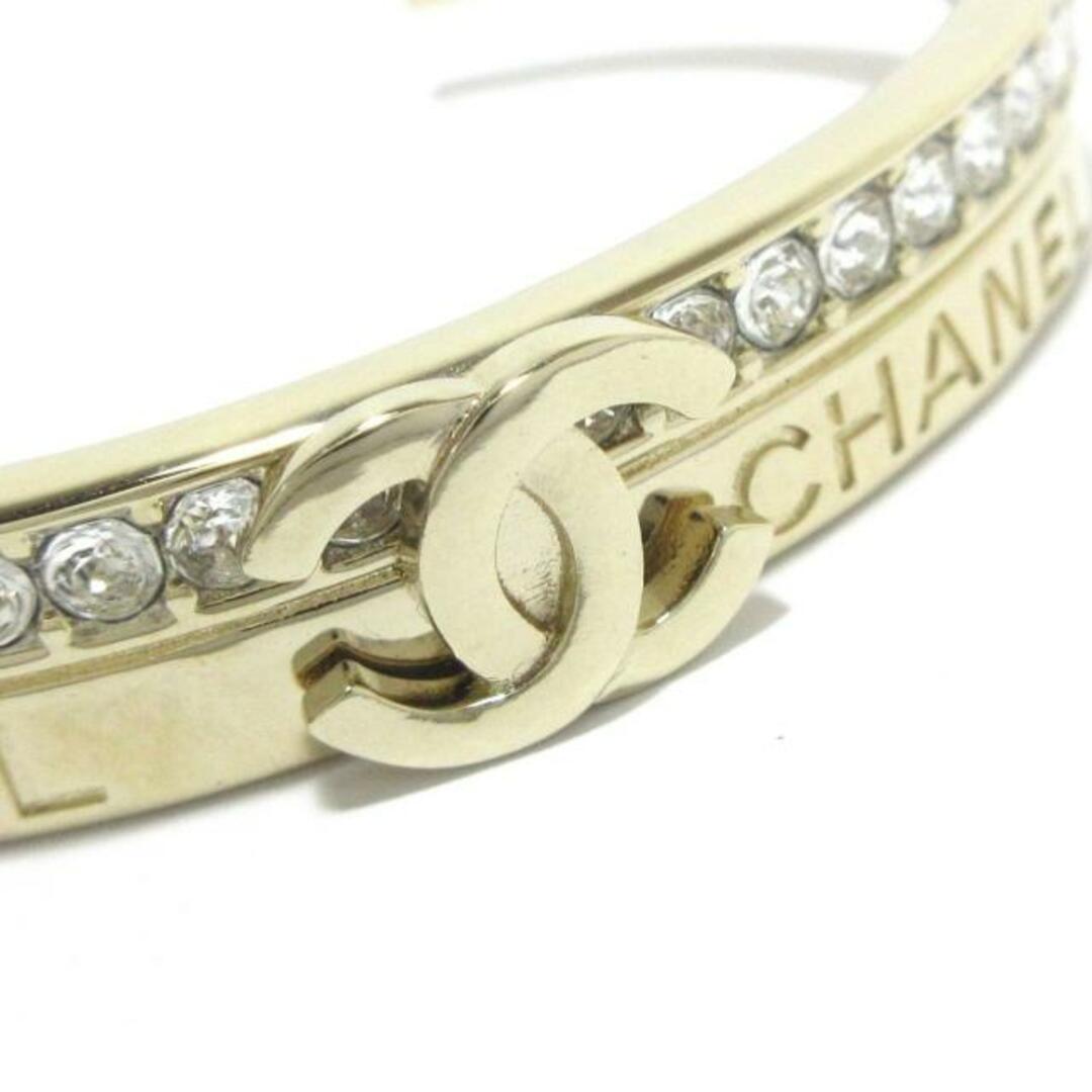 CHANEL(シャネル) バングル美品 金属素材×ラインストーン CHANEL(シャネル) バングル美品 金属素材×ラインストーン