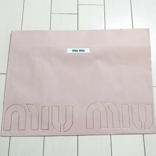 MIU MIU(ショップ袋)のフリマアイテム一覧 MIU MIU(ショップ袋)のフリマアイテム一覧