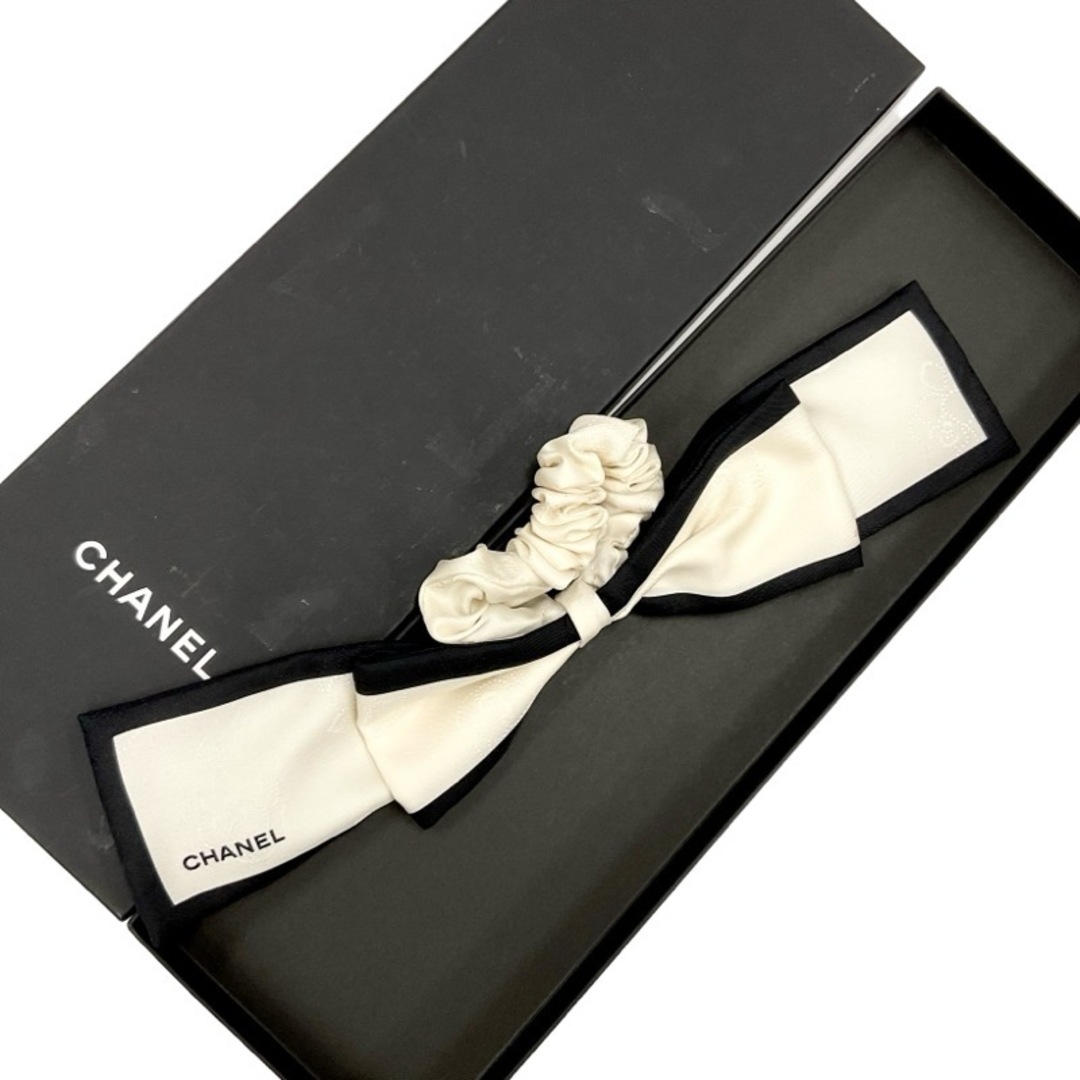 CHANEL - シャネル CHANEL ヘアアクセサリー ホワイト ブラック CHANEL - シャネル CHANEL ヘアアクセサリー ホワイト ブラック