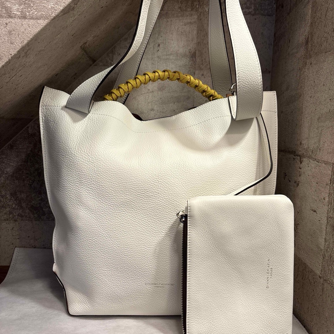 GIANNI CHIARINI - 【未使用に近い】　GIANNI CHIARINI シボ加工ソフト牛革製トート