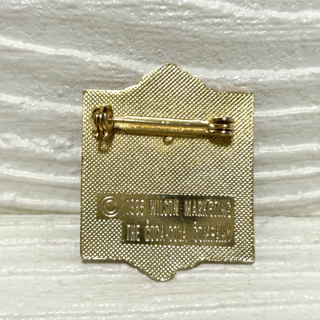 コカ・コーラ - 1985年 コカコーラ 100周年記念 ピンバッジ コカ・コーラ - 1985年 コカコーラ 100周年記念 ピンバッジ