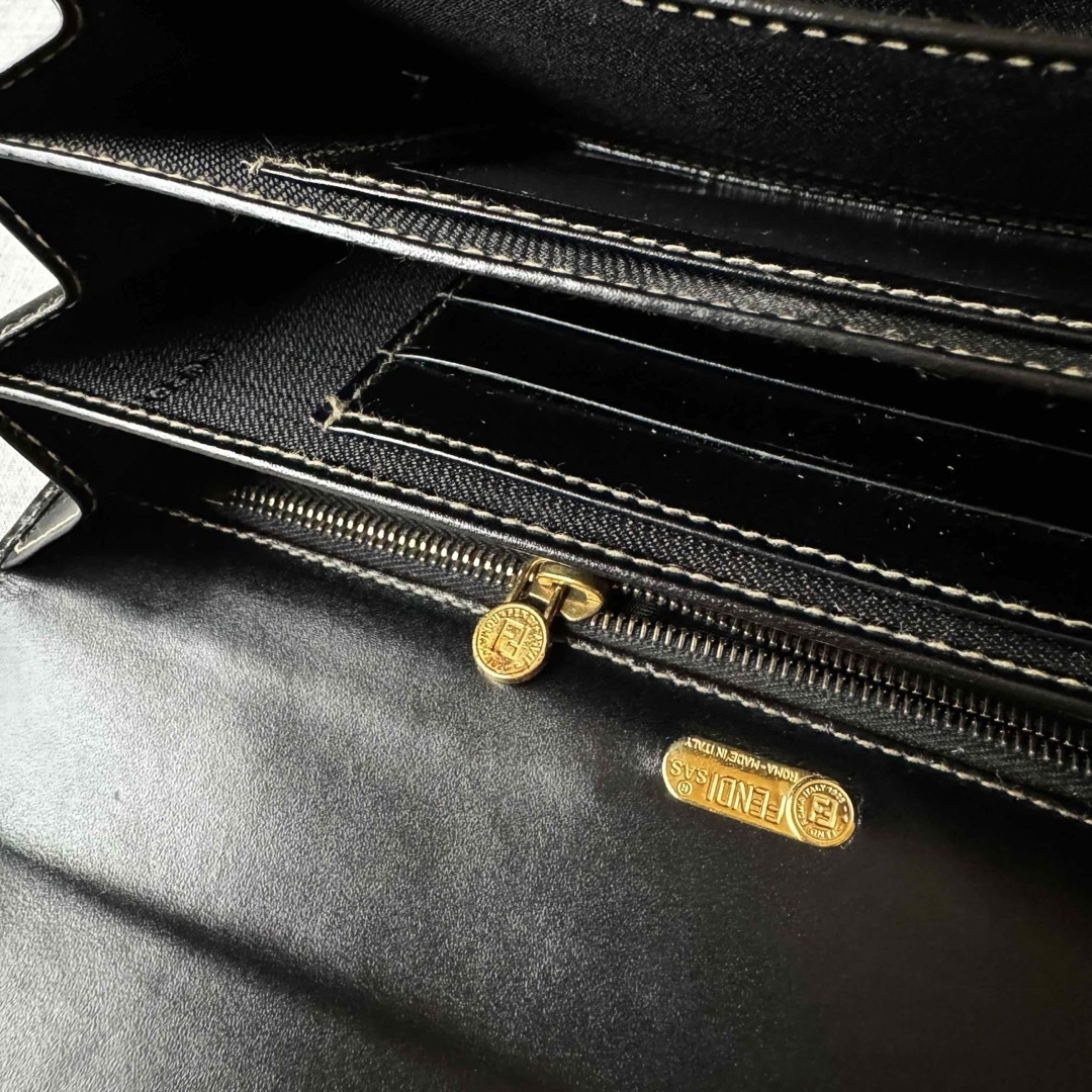 FENDI - 未使用 FENDI ペカン柄 長財布 マルチバッグ ユニ FENDI - 未使用 FENDI ペカン柄 長財布 マルチバッグ ユニ