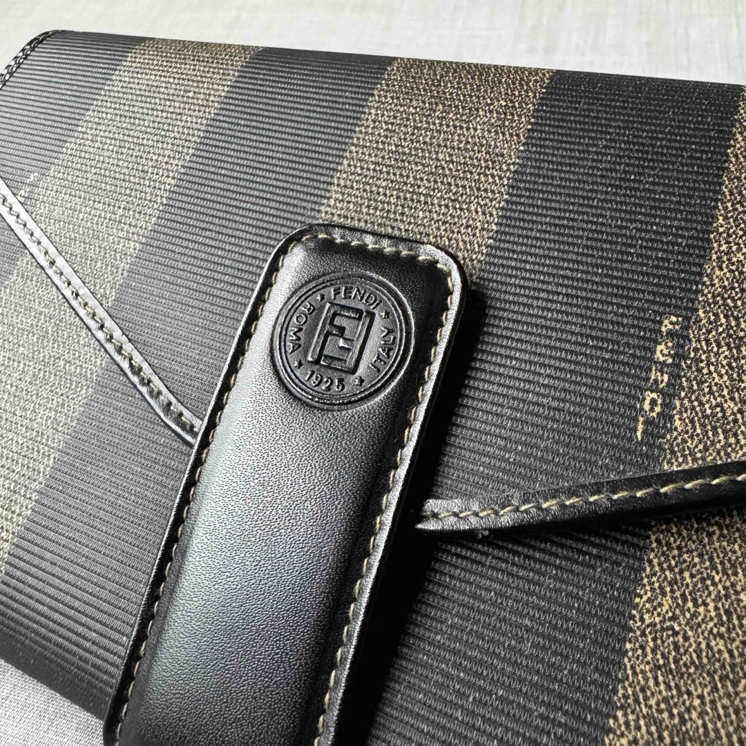 FENDI - 未使用 FENDI ペカン柄 長財布 マルチバッグ ユニ FENDI - 未使用 FENDI ペカン柄 長財布 マルチバッグ ユニ