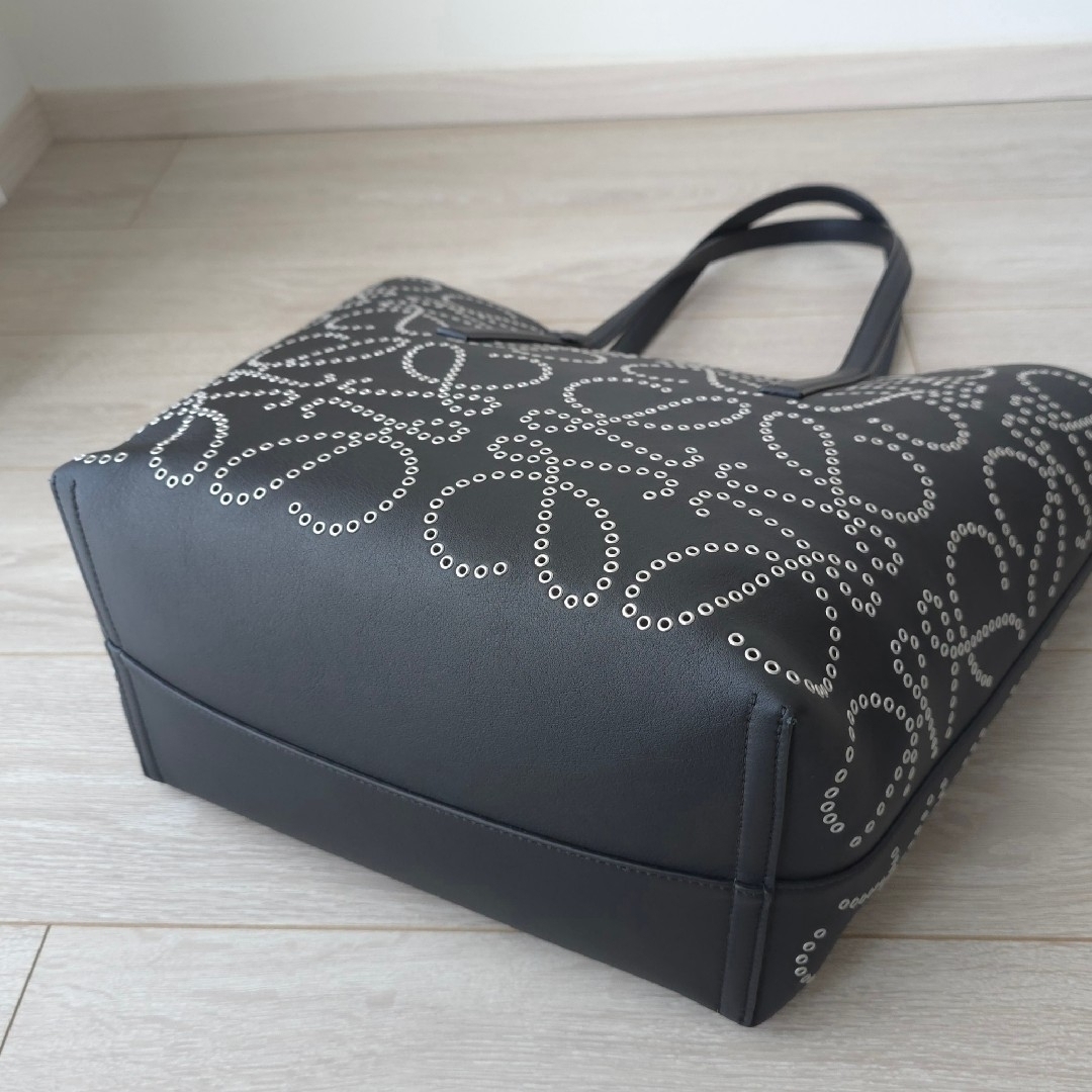 LOEWE - 極美品【ロエベ】希少 T トート アナグラム スタッズ 大 LOEWE - 極美品【ロエベ】希少 T トート アナグラム スタッズ 大