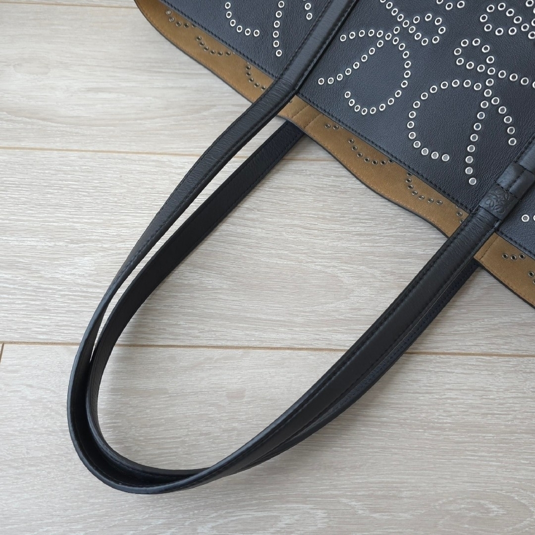LOEWE - 極美品【ロエベ】希少 T トート アナグラム スタッズ 大 LOEWE - 極美品【ロエベ】希少 T トート アナグラム スタッズ 大