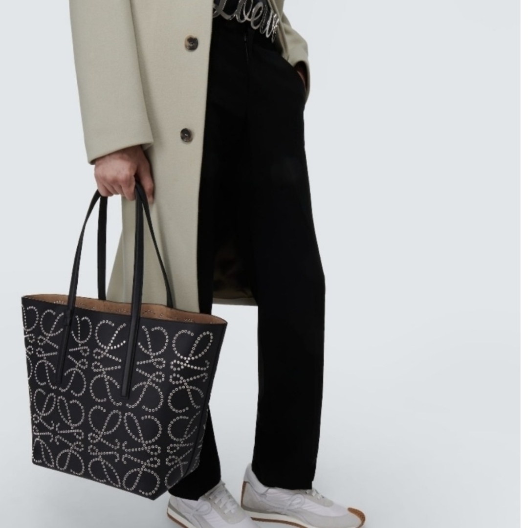 LOEWE - 極美品【ロエベ】希少 T トート アナグラム スタッズ 大 LOEWE - 極美品【ロエベ】希少 T トート アナグラム スタッズ 大