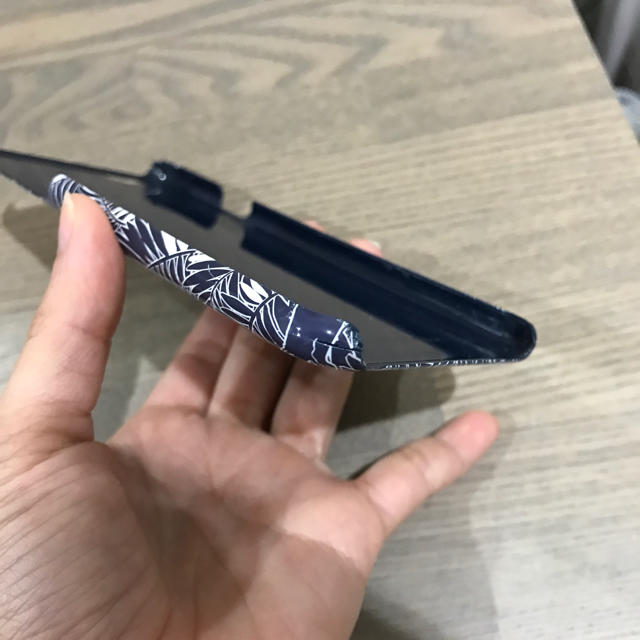 MAISON KITSUNE'(メゾンキツネ)のメゾンキツネ iPhone 6 カバー ケース 訳あり スマホ/家電/カメラのスマホアクセサリー(iPhoneケース)の商品写真