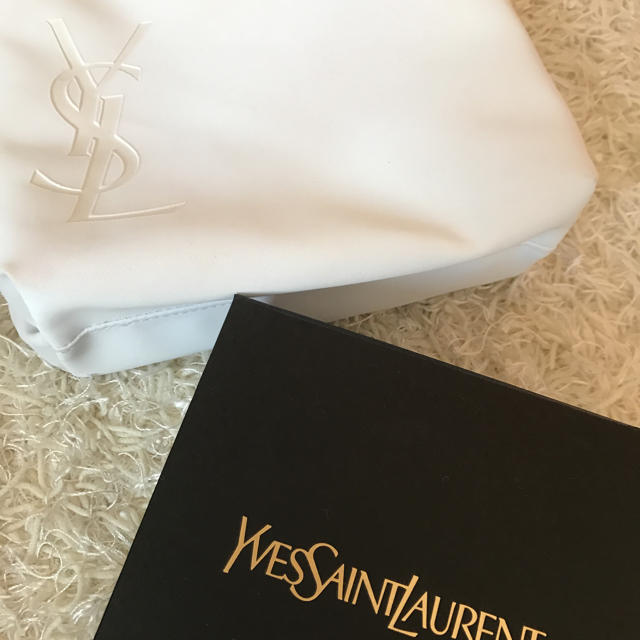 Yves Saint Laurent Beaute(イヴサンローランボーテ)のお値下げ！YSLメイクポーチ レディースのファッション小物(ポーチ)の商品写真