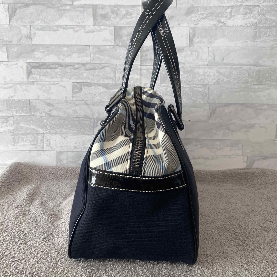 ☆人気商品☆ BURBERRY BLUE LABEL エナメル&チェック バッグ ☆人気商品☆ BURBERRY BLUE LABEL エナメル&チェック バッグ