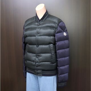 MONCLER(ダウンジャケット ・ グリーン・カーキ/緑色系)の MONCLER(ダウンジャケット ・ グリーン・カーキ/緑色系)の