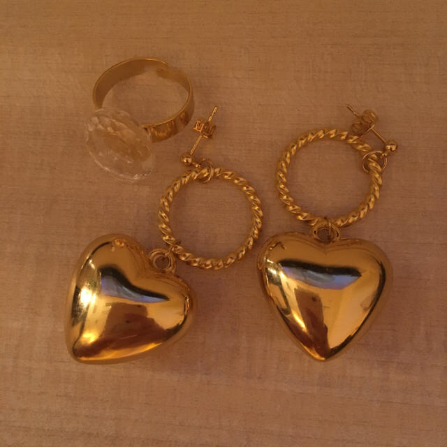 Gold Heart pierce ハンドメイドのアクセサリー(ピアス)の商品写真