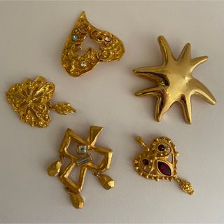 Christian Lacroix(ブローチ/コサージュ)のフリマアイテム一覧 Christian Lacroix(ブローチ/コサージュ)のフリマアイテム一覧