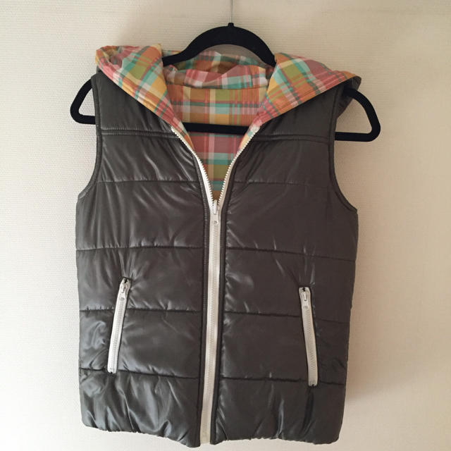 《最終お値下げ》リバーシブル 中綿入りベスト レディースのジャケット/アウター(ダウンベスト)の商品写真