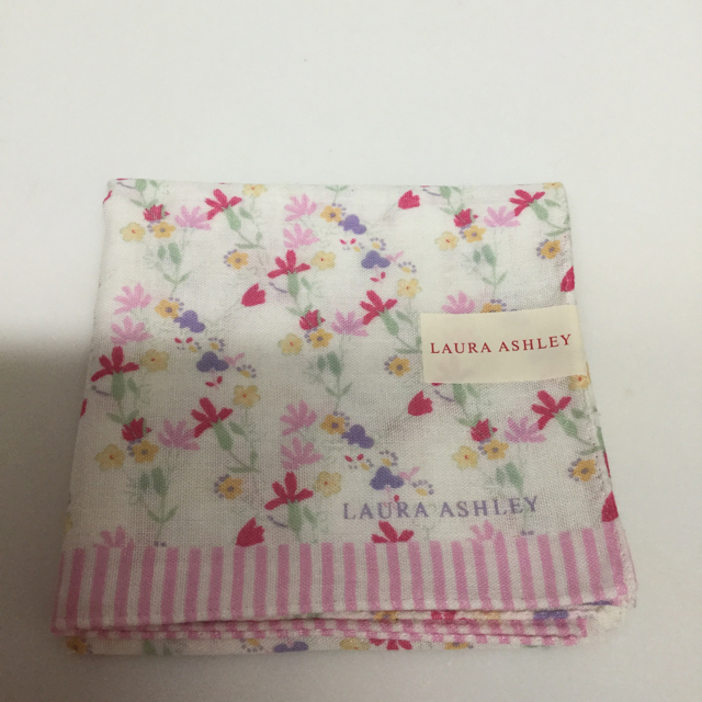 LAURA ASHLEY(ローラアシュレイ)のローラアシュレイ【新品】ハンカチ2枚セット レディースのファッション小物(ハンカチ)の商品写真