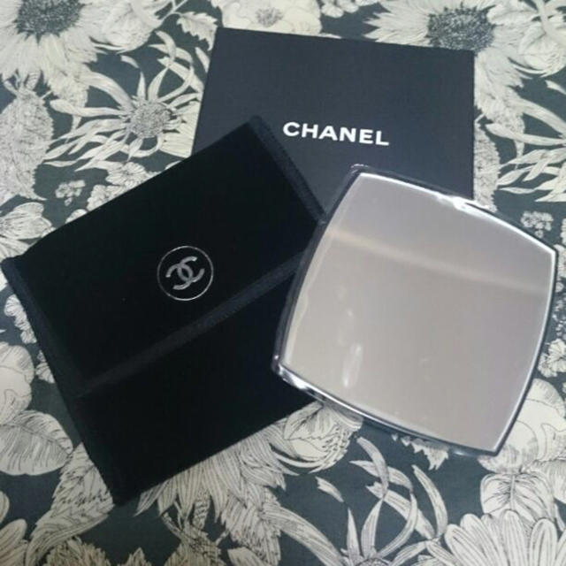 CHANEL(シャネル)のシャネルノベルティ両面ミラー その他のその他(その他)の商品写真