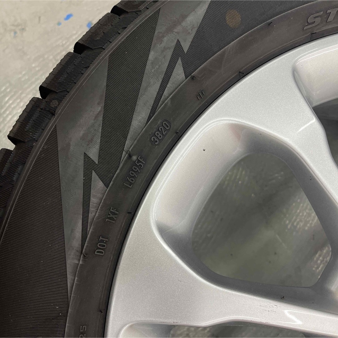 メルセデスベンツGLAクラススタッドレスタイヤ純正ホイル付215/60R17 メルセデスベンツGLAクラススタッドレスタイヤ純正ホイル付215/60R17