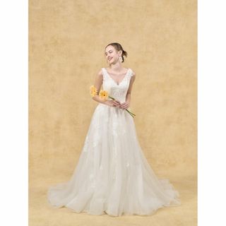 ウェディングドレス Vネック 繊細レース ふわふわドレス 結婚式/披露宴(ウェディングドレス)