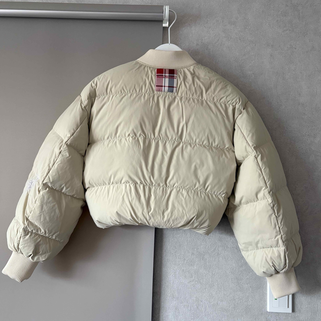 Acne Studios - Acne Studios ベージュ クロップドダウン Acne Studios - Acne Studios ベージュ クロップドダウン