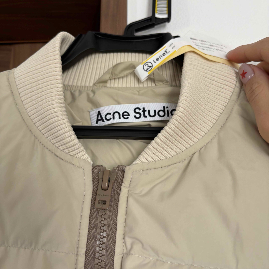 Acne Studios - Acne Studios ベージュ クロップドダウン Acne Studios - Acne Studios ベージュ クロップドダウン
