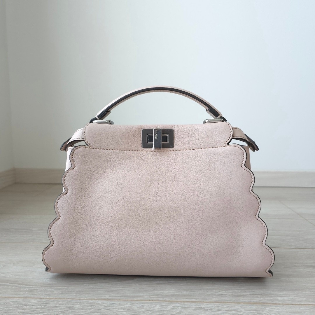 FENDI - 極美品【フェンディ】ミニ ピーカブー パールスタッズ FENDI - 極美品【フェンディ】ミニ ピーカブー パールスタッズ