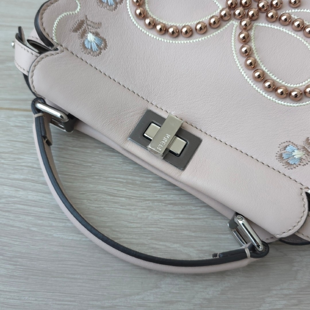 FENDI - 極美品【フェンディ】ミニ ピーカブー パールスタッズ FENDI - 極美品【フェンディ】ミニ ピーカブー パールスタッズ