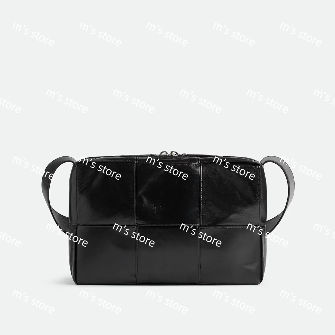 BOTTEGA VENETA(ボッテガヴェネタ)のBOTTEGA VENETA ボッテガヴェネタ アルコ カメラバッグ ブラック メンズのバッグ(ショルダーバッグ)の商品写真