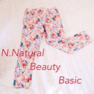 エヌナチュラルビューティーベーシック(N.Natural beauty basic)のN. 花柄パンツ(カジュアルパンツ)