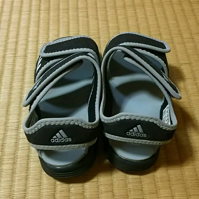 adidas(アディダス)のアディダス キッズサンダル 16センチ キッズ/ベビー/マタニティのキッズ靴/シューズ(15cm~)(サンダル)の商品写真