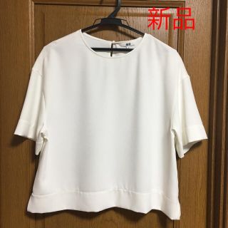 ユニクロ(UNIQLO)の新品 UNIQLO Tシャツブラウス(シャツ/ブラウス(半袖/袖なし))