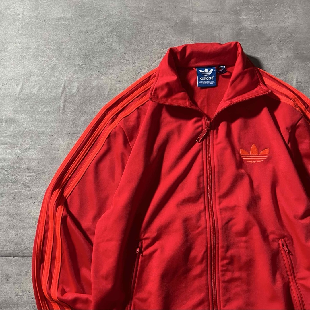 人気トラックジャケット】adidasワンポイント刺繍ロゴ古着 人気トラックジャケット】adidasワンポイント刺繍ロゴ古着