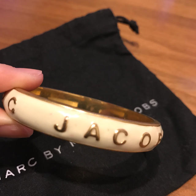 MARC BY MARC JACOBS(マークバイマークジェイコブス)のマークバイマークジェイコブス バングル レディースのアクセサリー(ブレスレット/バングル)の商品写真