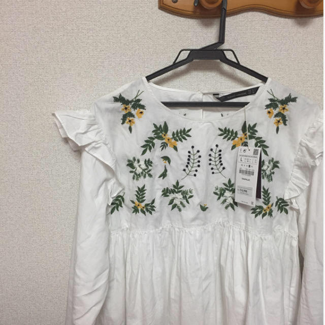 ZARA 刺繍ブラウス 新品