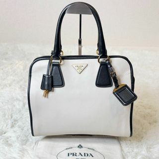 PRADA(ハンドバッグ ・ ホワイト/白色系)のフリマアイテム一覧 PRADA(ハンドバッグ ・ ホワイト/白色系)のフリマアイテム一覧