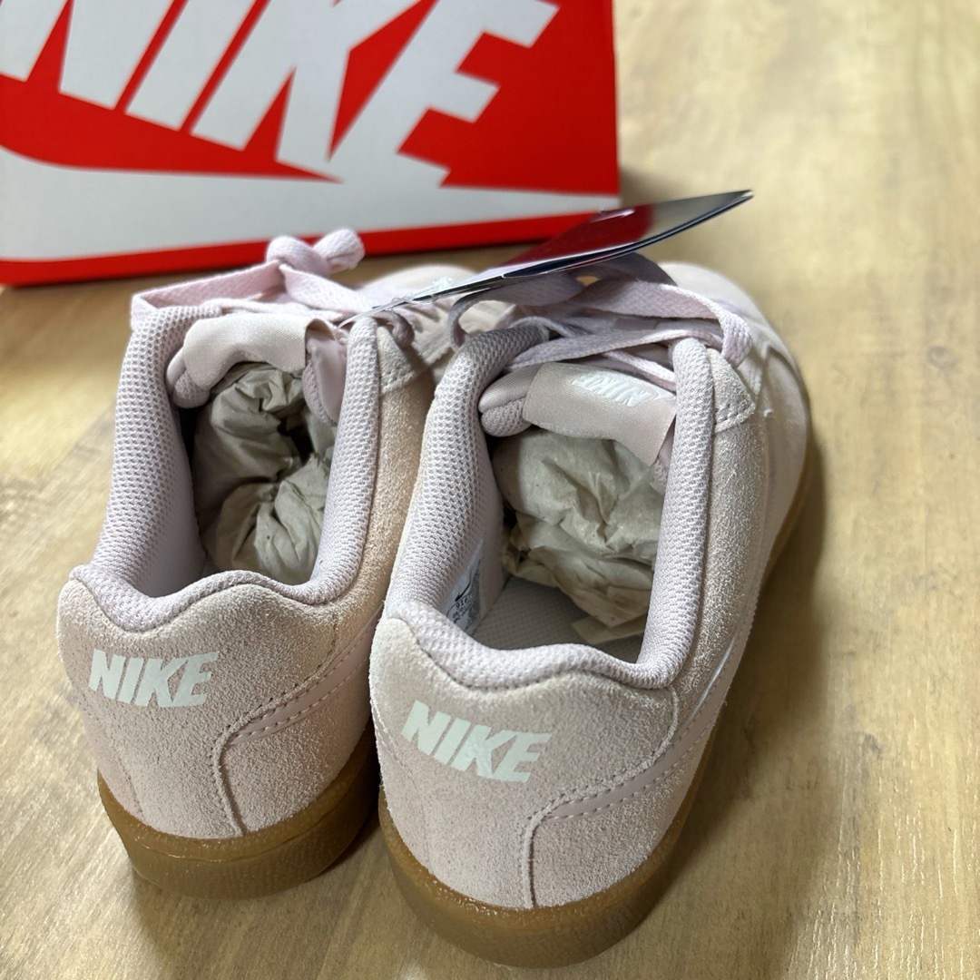 NIKE - 新品☆NIKE☆ロイヤルコート☆スエード☆運動靴☆ピンク NIKE - 新品☆NIKE☆ロイヤルコート☆スエード☆運動靴☆ピンク