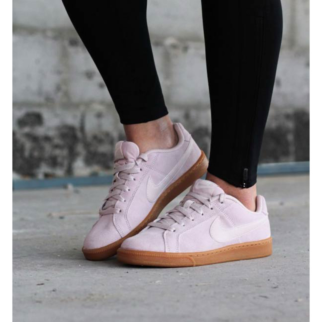NIKE - 新品☆NIKE☆ロイヤルコート☆スエード☆運動靴☆ピンク NIKE - 新品☆NIKE☆ロイヤルコート☆スエード☆運動靴☆ピンク