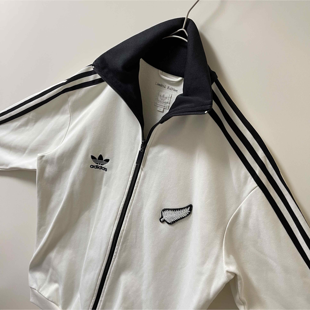 adidas - 美品00s】アディダス刺繍トラックジャケット古着 adidas - 美品00s】アディダス刺繍トラックジャケット古着