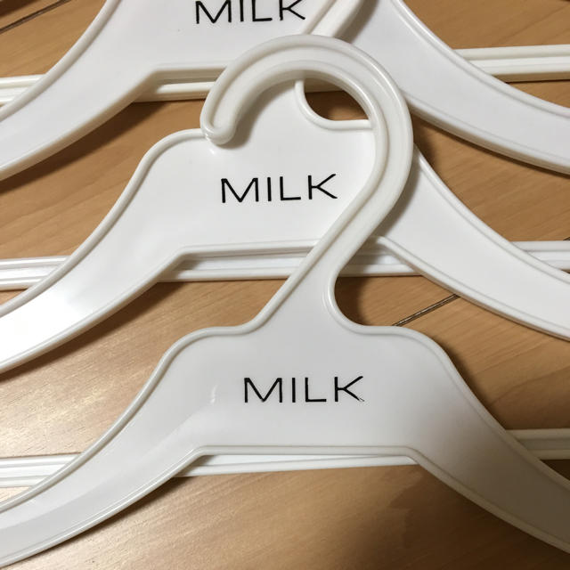 MILK(ミルク)のmilk ミルク ハンガー10本セット インテリア/住まい/日用品の収納家具(押し入れ収納/ハンガー)の商品写真