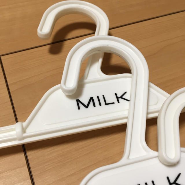 MILK(ミルク)のmilk ミルク ボトムハンガー 7本セット インテリア/住まい/日用品の収納家具(押し入れ収納/ハンガー)の商品写真