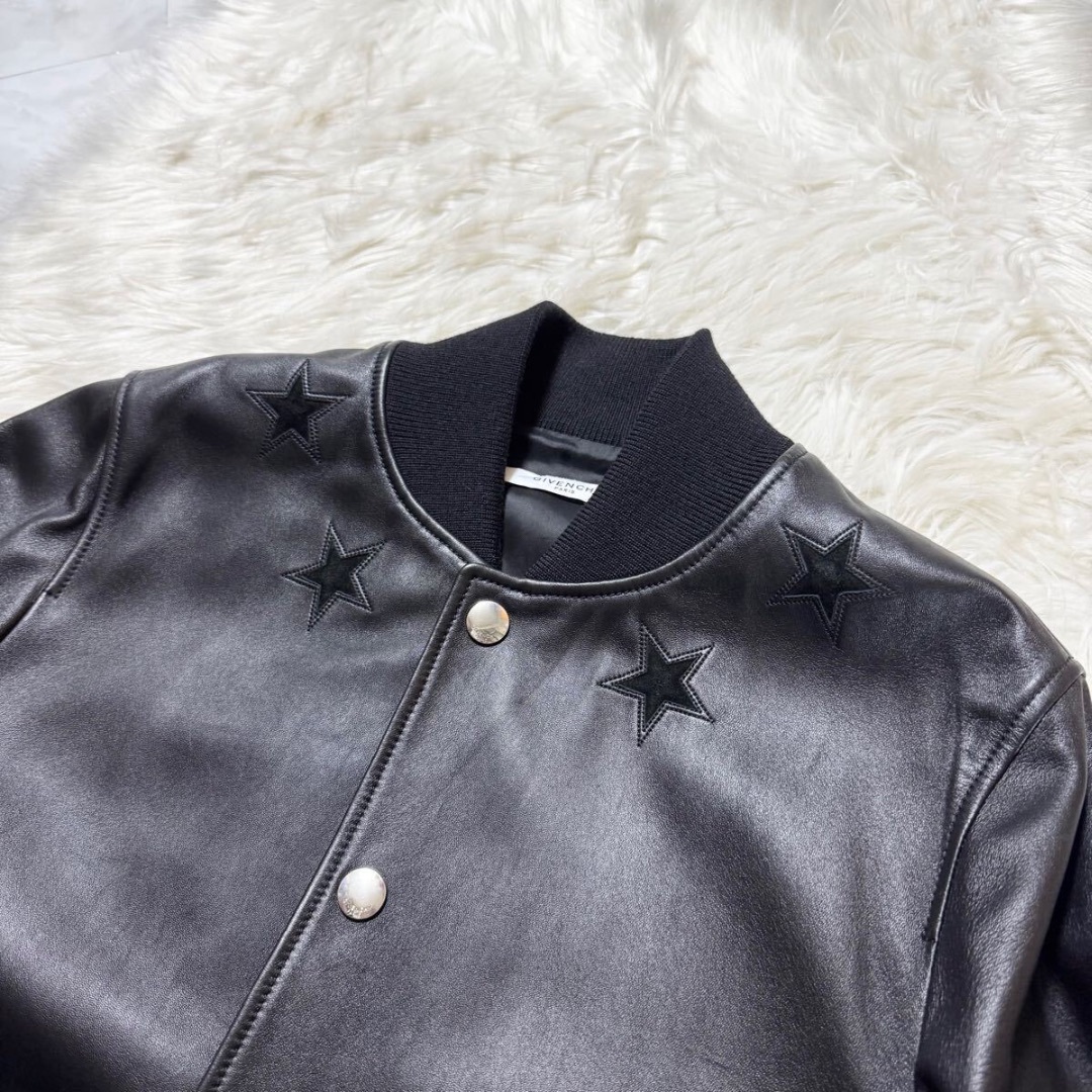 GIVENCHY - 本物 極美品 ジバンシー ラウンドスター レザー GIVENCHY - 本物 極美品 ジバンシー ラウンドスター レザー