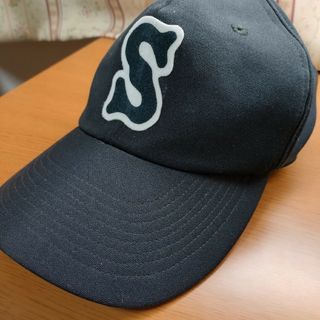 アシックスショウジ(asics)のアシックス ロゴ入り黒キャップ(キャップ)