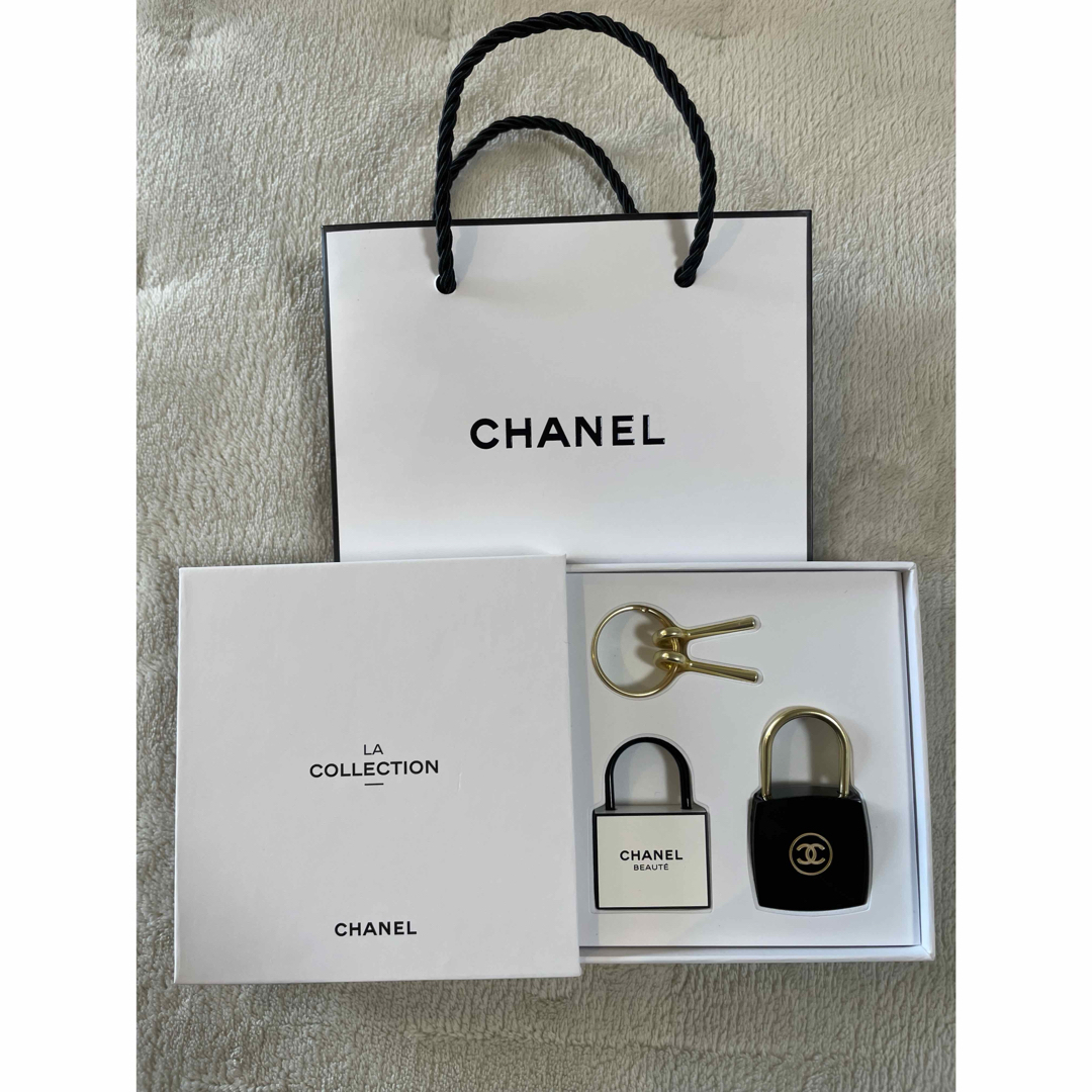 CHANEL - 新品 CHANEL lacollectionノベルティ南京錠 ショッパー CHANEL - 新品 CHANEL lacollectionノベルティ南京錠 ショッパー